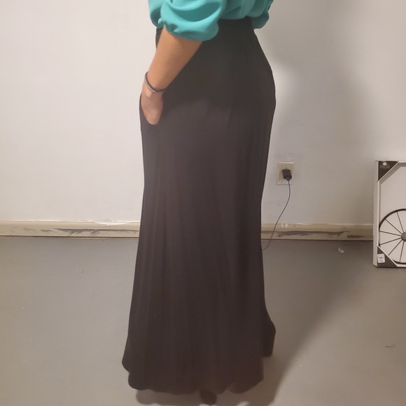 Maxi skirt with pockets - Picture 2 of 4